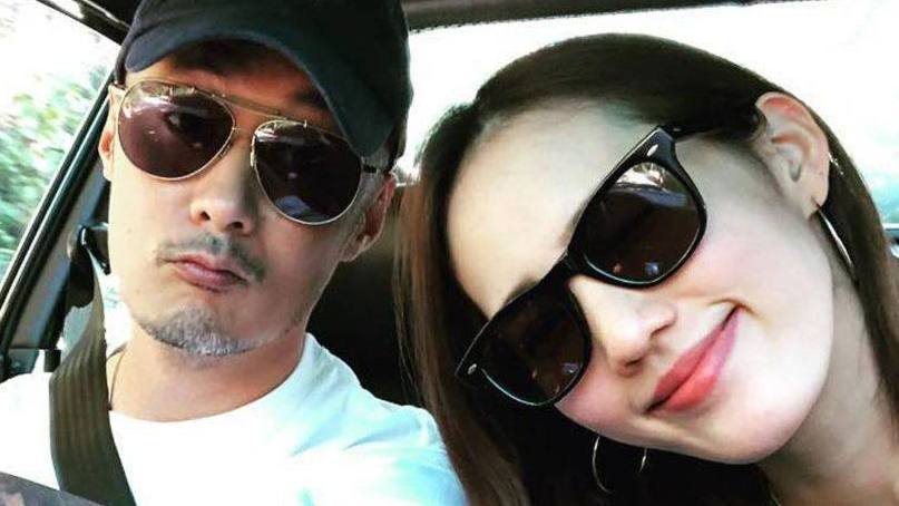 【余文乐晒老婆与儿子合照,一家三口温馨有爱】8月28日,余文乐晒出老婆王棠云与儿子的合照。