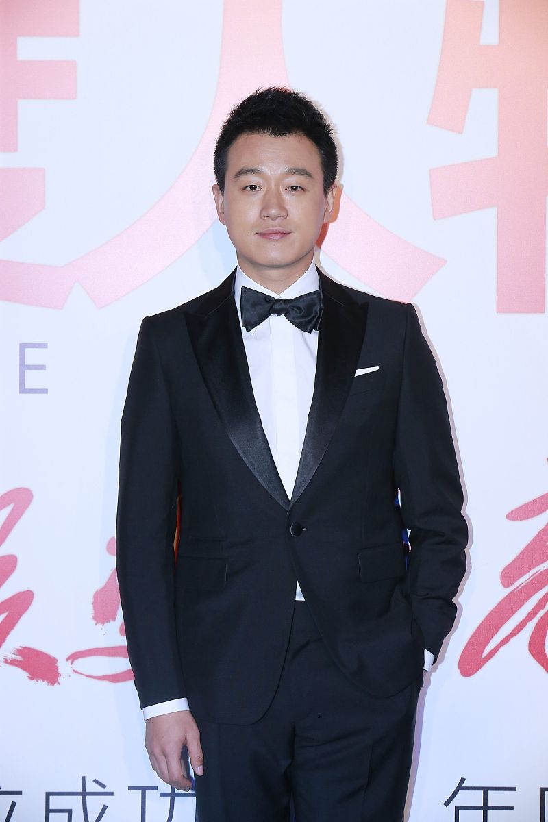 2014年11月27日,北京,2014芭莎男士品位成功年度人物颁奖盛典红毯.佟
