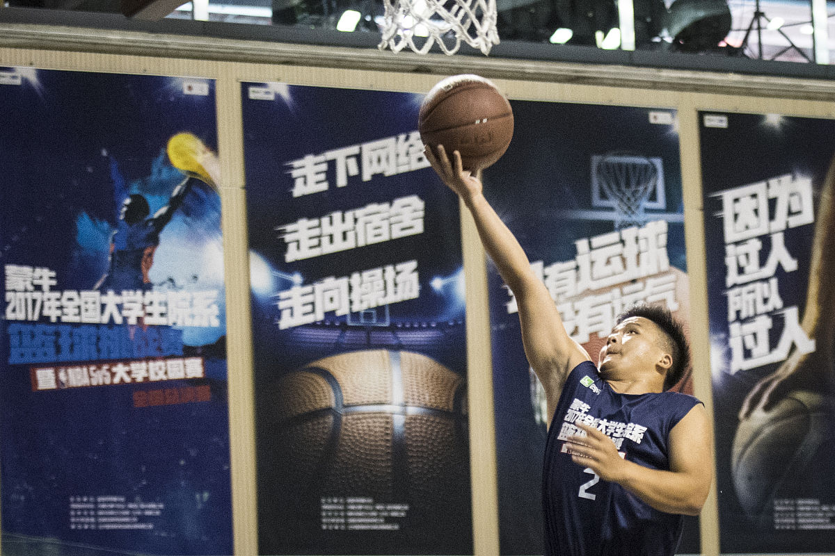 梦想成真：平凡高中生如何成为职业篮球明星