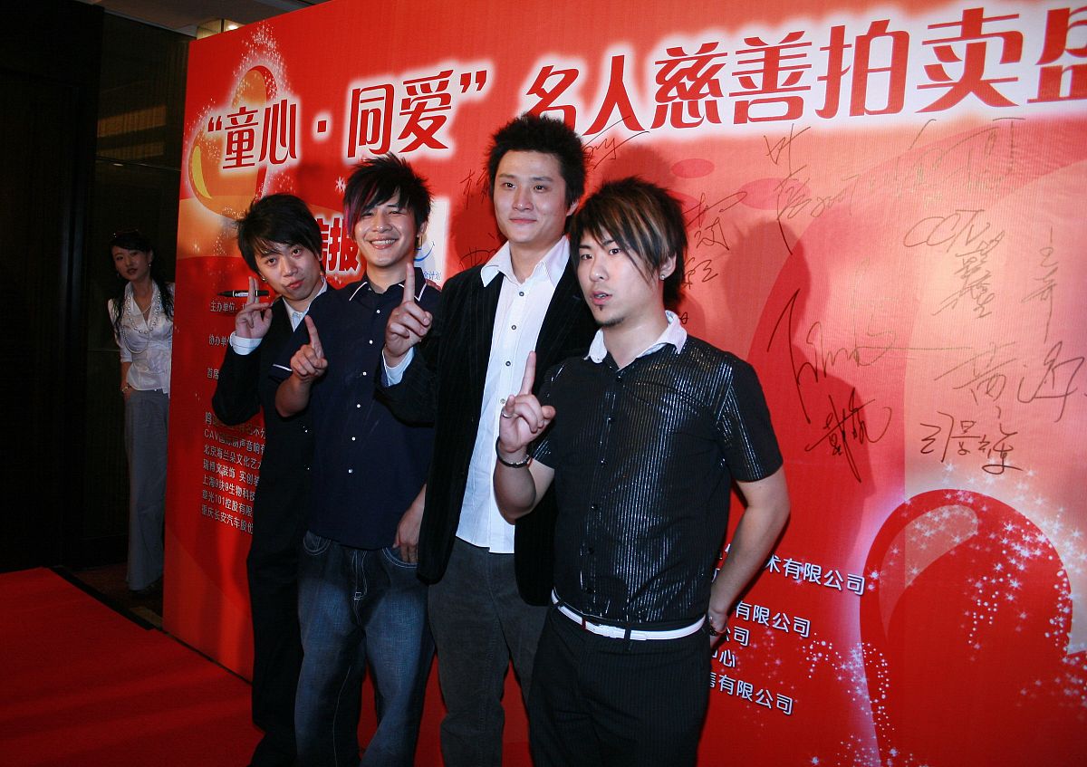 2007年8月31日,李连杰"1基金"慈善拍卖晚会.花儿+++_+++李连杰