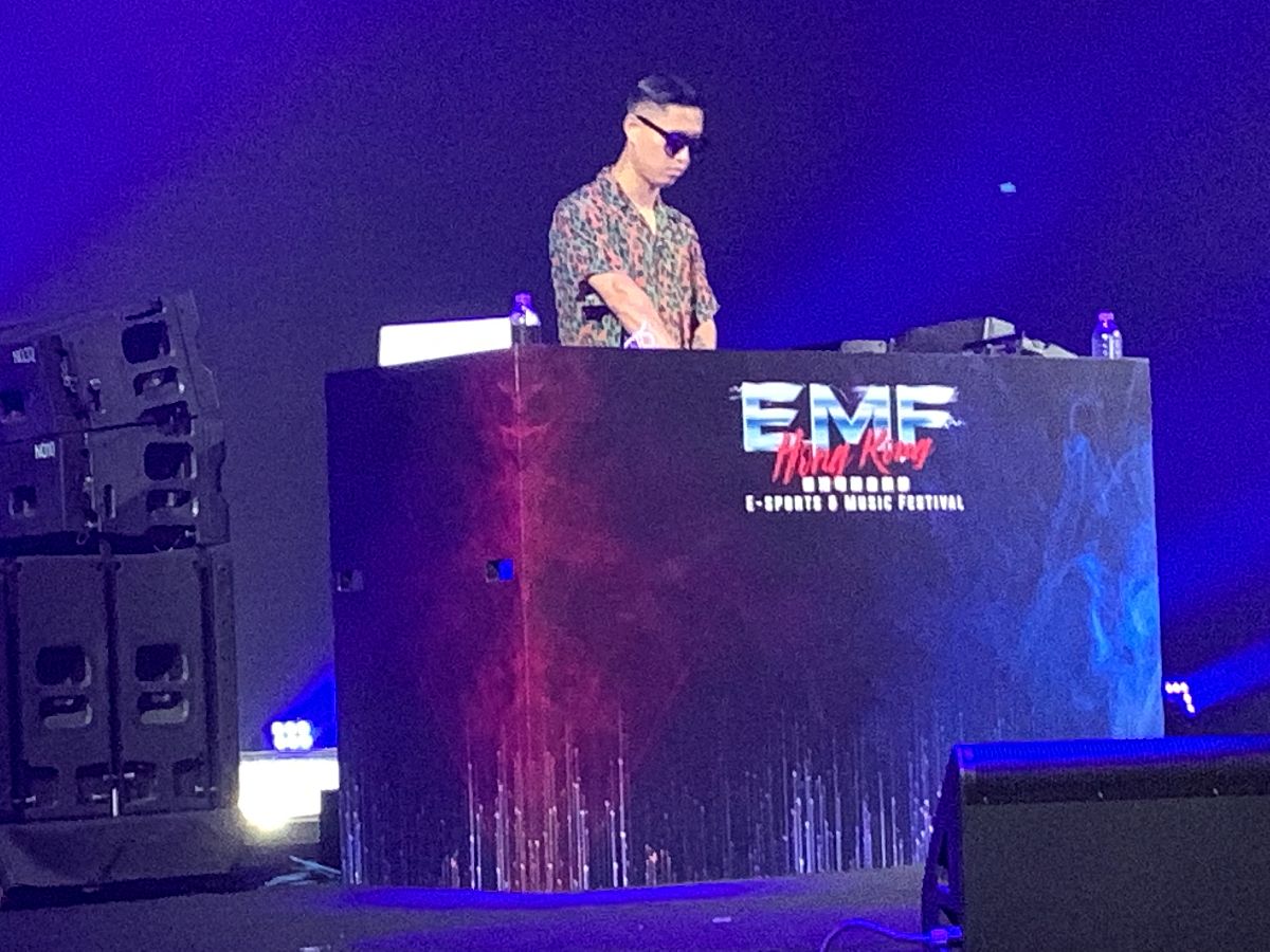 400字去介紹香港的廣東歌