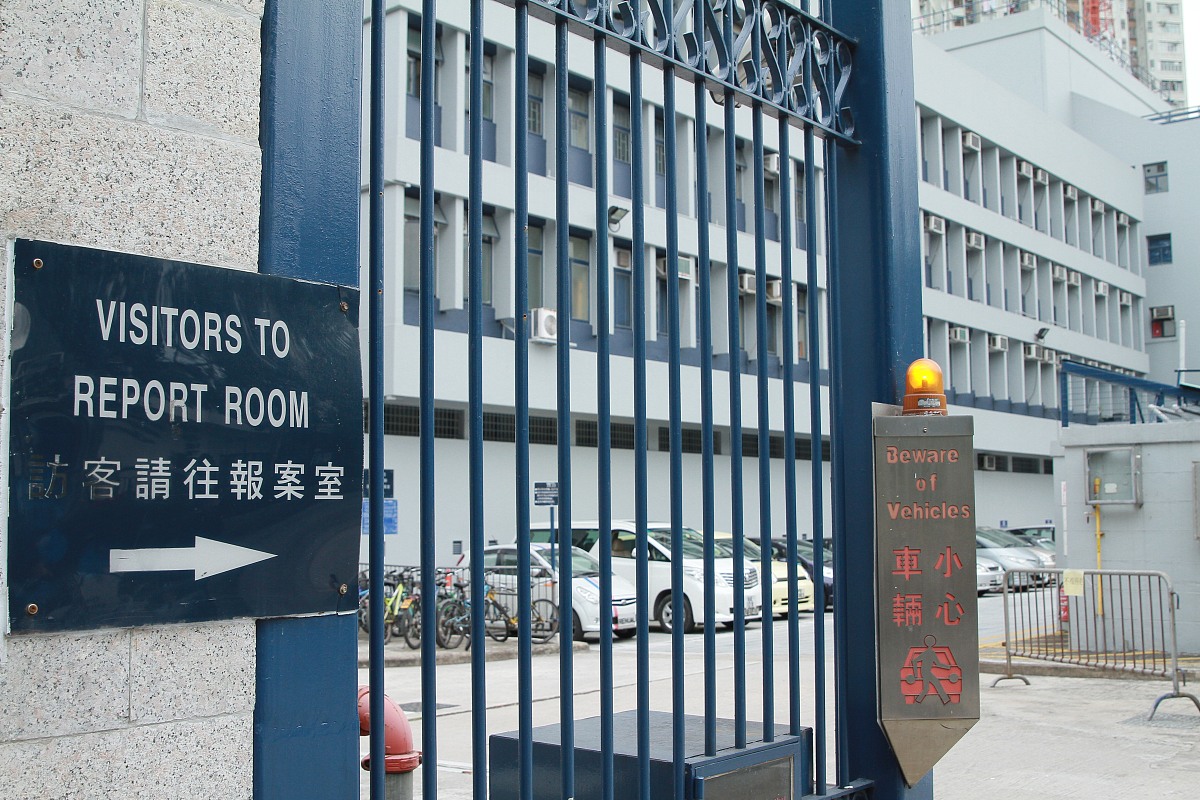 2012年12月28日,香港,涉嫌藏毒被捕明星到上水分区警署报到.***_*** +