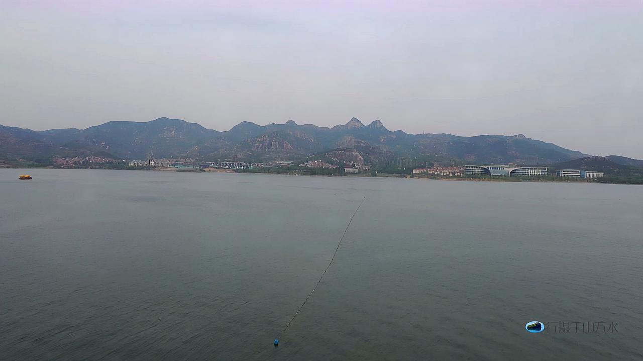 [图]航拍莱芜雪野湖,湖面上快艇飞驰,青山绿水景色如画