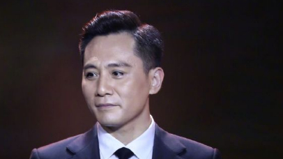 【“道哥”刘桦与景冈山关喆聚会 喝到情浓亲朋友脸颊遭嫌弃】之前就有媒体拍到“道哥”刘桦酒后