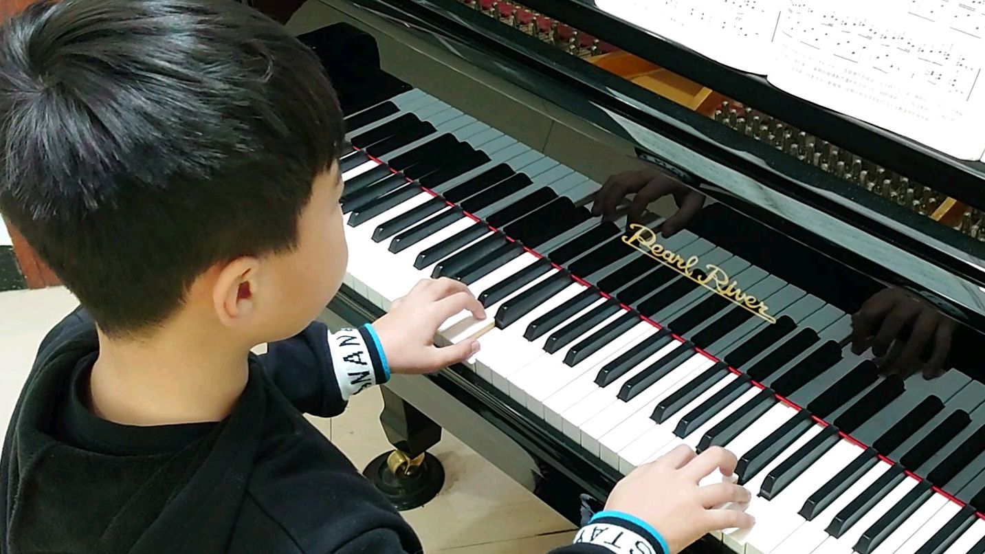 少儿钢琴演奏《四小天鹅舞曲》!