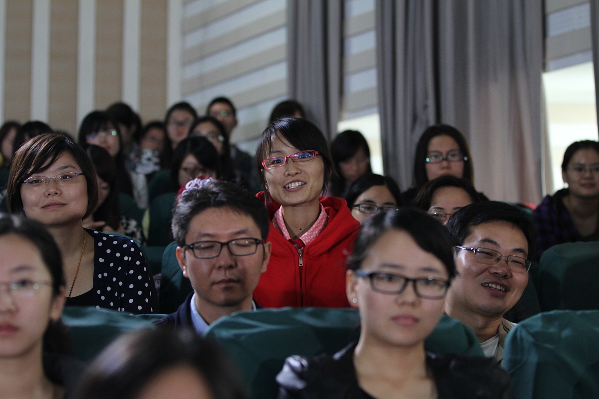 富有磁性的声音：让人无法抗拒的魅力