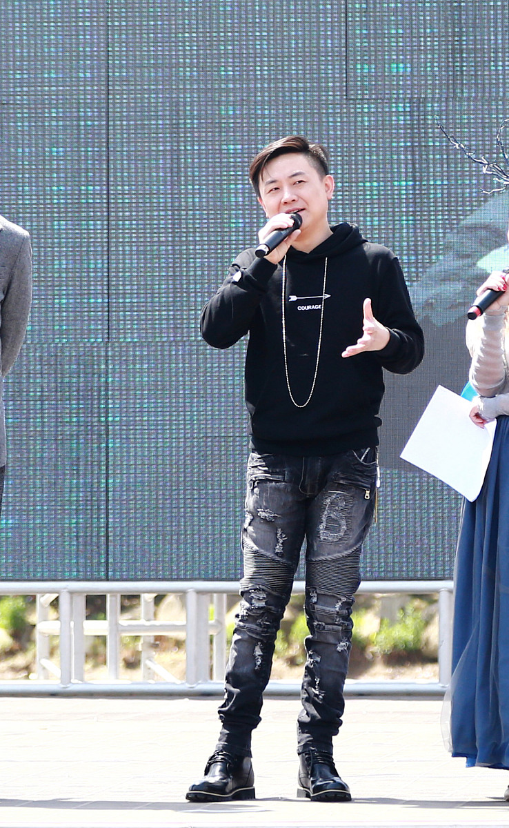 2018年4月7日,北京,欢乐谷举办《恋与制作人》线下首场全明星见面会.*