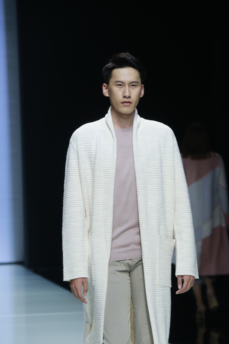 传统文化中的辩证法：微调研主题探讨