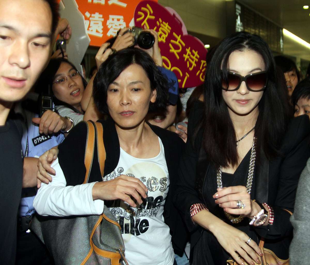 张柏芝三子生父是谢贤？港媒爆料引热议，网友：瞎扯淡！