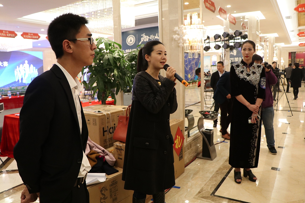 结合万达广场大明宫店销售管理岗位实习的实习生视角，请用自己的理解写万达广场大明宫店销售管理岗位的实习意义，不能直接抄袭他人观点和概念。