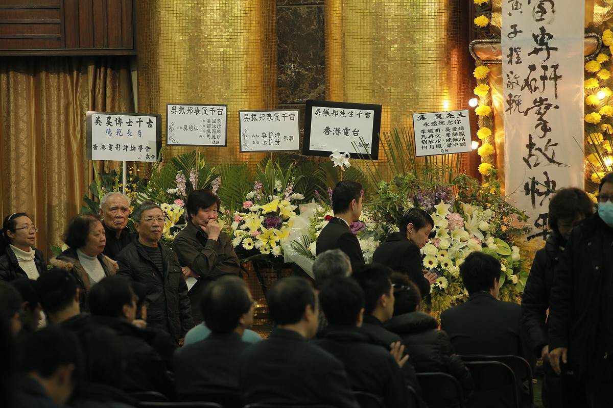 书法大师程老爷子离世，孙子手捧宝剑送别