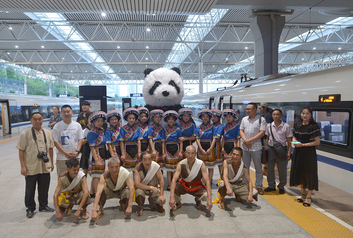 2019年6月15日,成都东到宜宾西的高铁正式开通.这也标志着成贵铁路乐