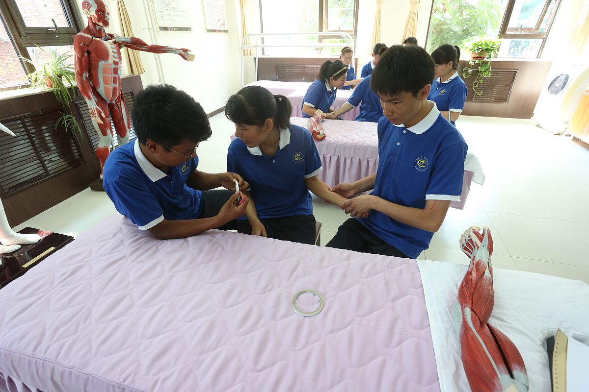 北京1-3年级开学时间：秋季开学，具体日期查询方法