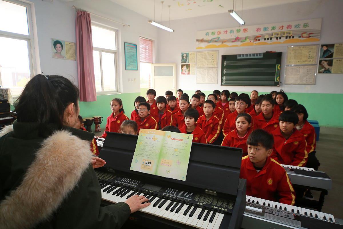 请围绕小学音乐高段歌唱课堂教学存在的问题展开创作