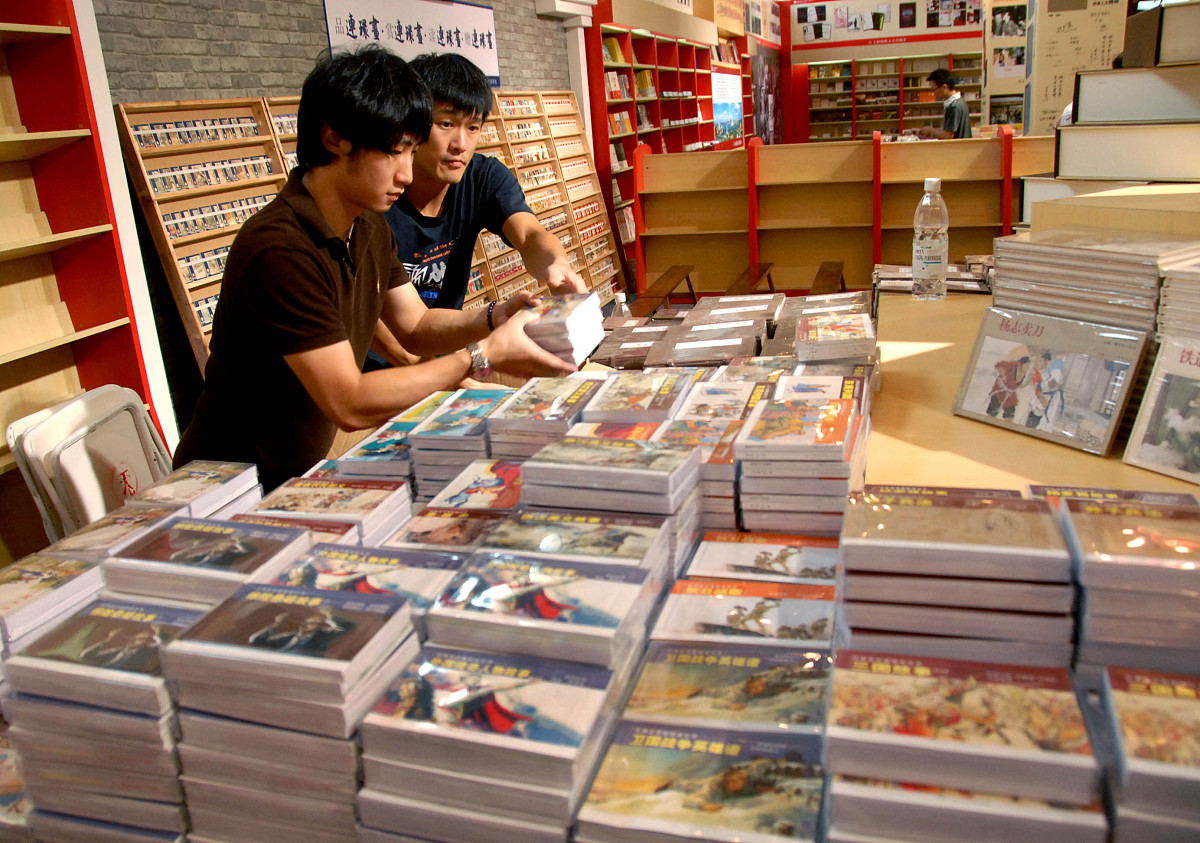 (禁止上海媒体下载)2009年8月12日,将于8月13号开幕上海书展布展就绪.