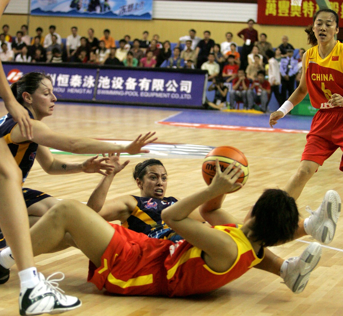 2006年5月20日,第3届fiba世界女篮联赛预选赛,中国以65-54击败澳大利