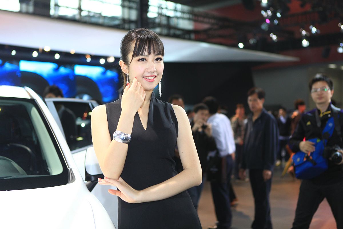 吴总您就开开心心的看车展吧我们就不去打扰您了+。好的好的谢谢!我和朋友