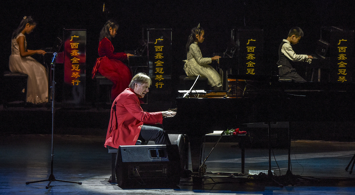 陳傳齊老師演奏劉天華大師二胡十大名曲第一首良宵也叫除夜小唱 請問這首曲子敘述甚麼內涵 你是不是也可以舉出生活中讓你陶醉不已的某 一首樂曲並試著說明這首樂曲之所以迷人之處。