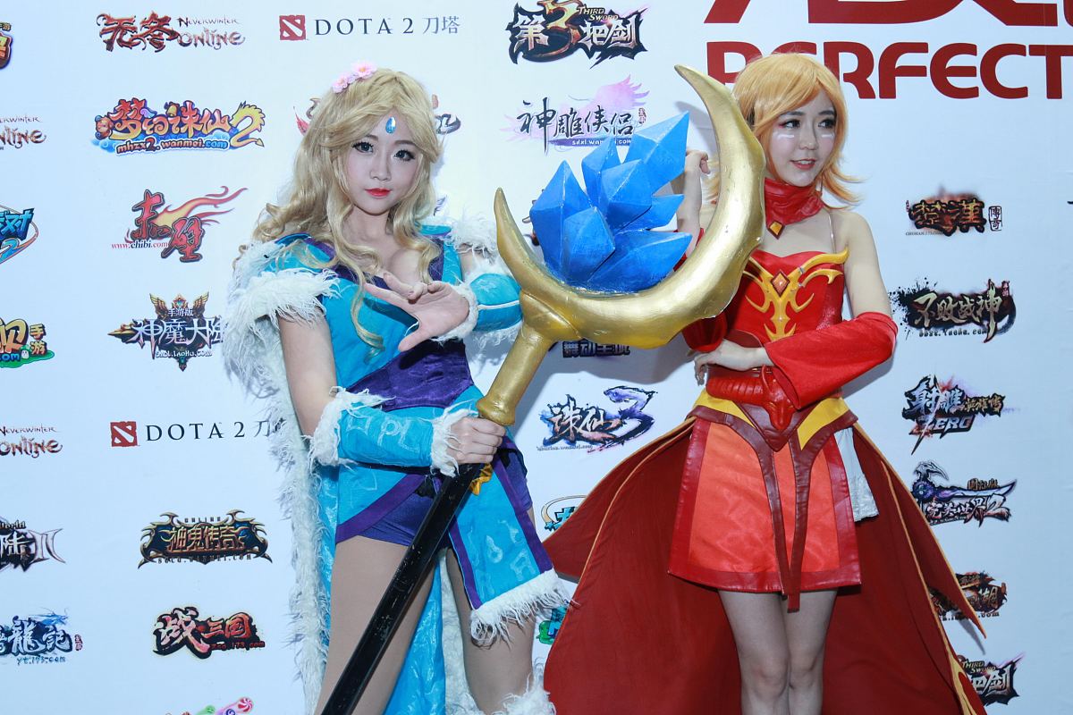 Cosplay 英雄联盟：深入游戏世界，展现角色魅力