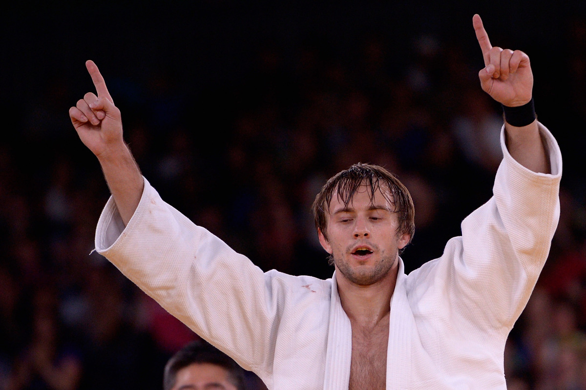 Excel表格函数下拉实现不同行不同值（A,B）