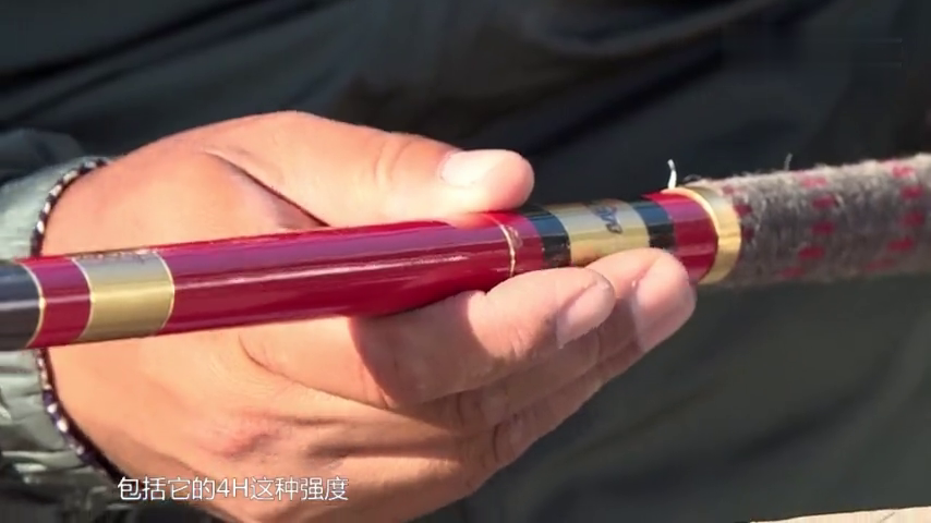 这是一款综合型钓竿,设计也是别出心裁,红色更显热情奔放