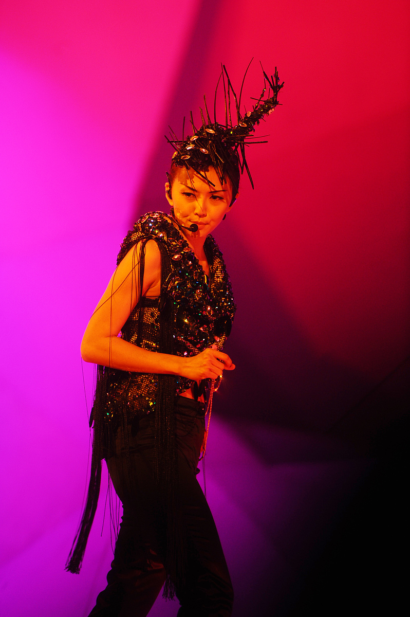2010年2月5日,香港,孙燕姿在香港红馆举行了"答案是.孙燕姿2010世界巡