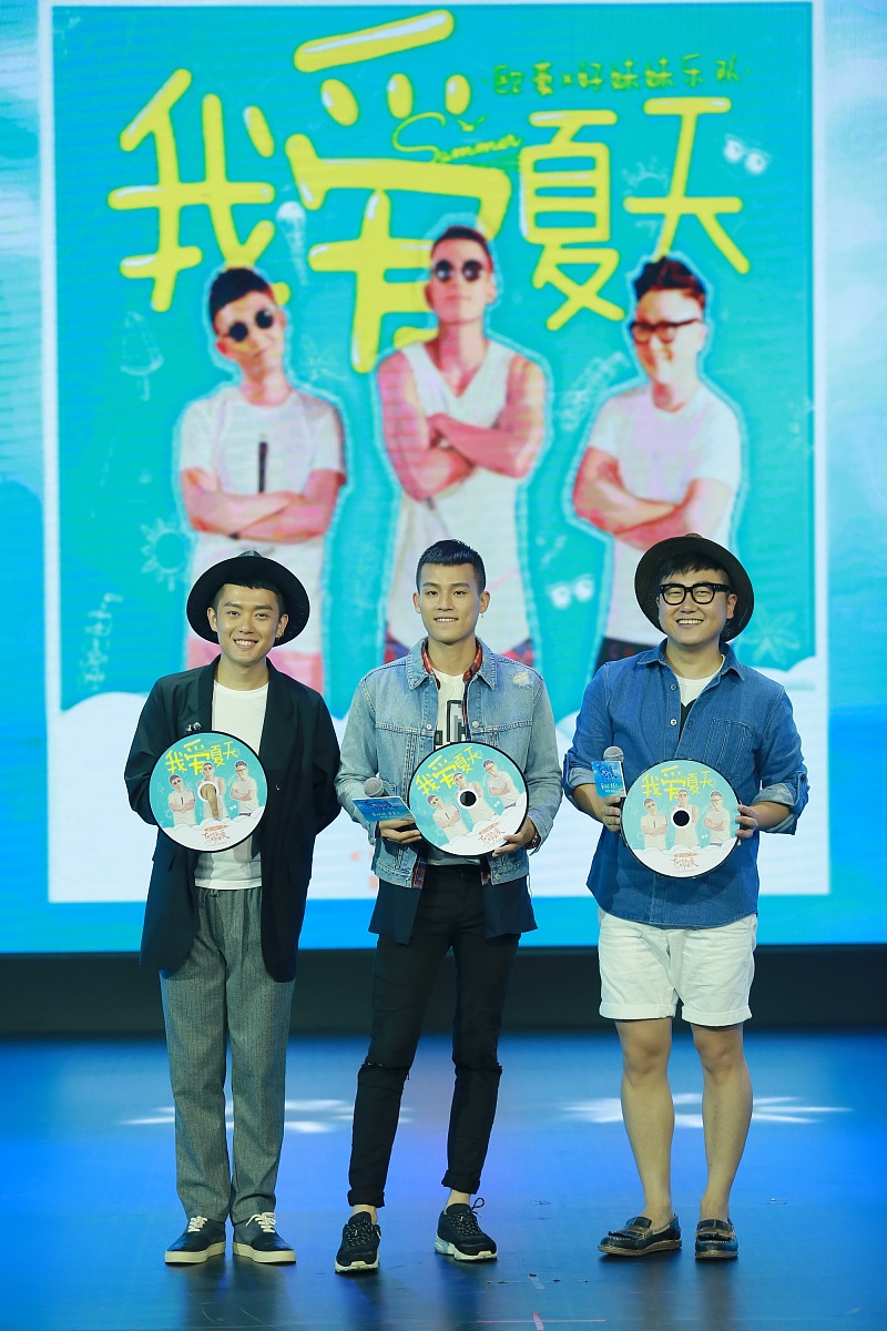 2016年7月26日,北京,电影《在世界中心呼唤爱》电影推广曲发布会.***_