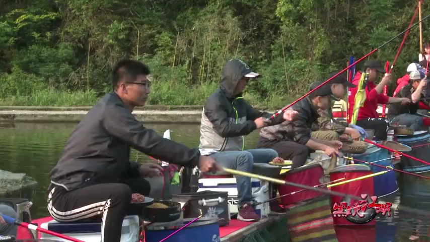 暴连模式暂缓,鲫瓜刚换位阿荣就在他的位置钓上鱼了,这就是命