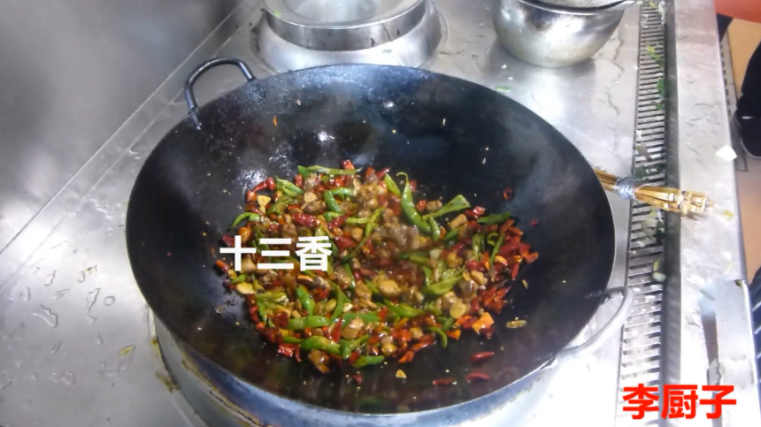 干煸鸡本是家常的味,厨师用江湖的做法会好吃吗