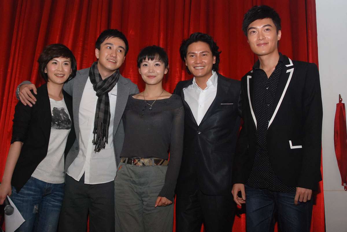 2009年4月13日,上海,电视剧《孽债2》剧组在拍摄现场召开发布会.***_*