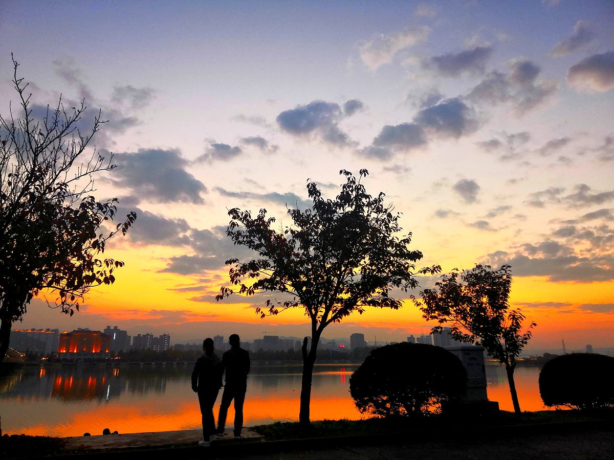 观日落：感受夕阳余晖，珍惜美好时光