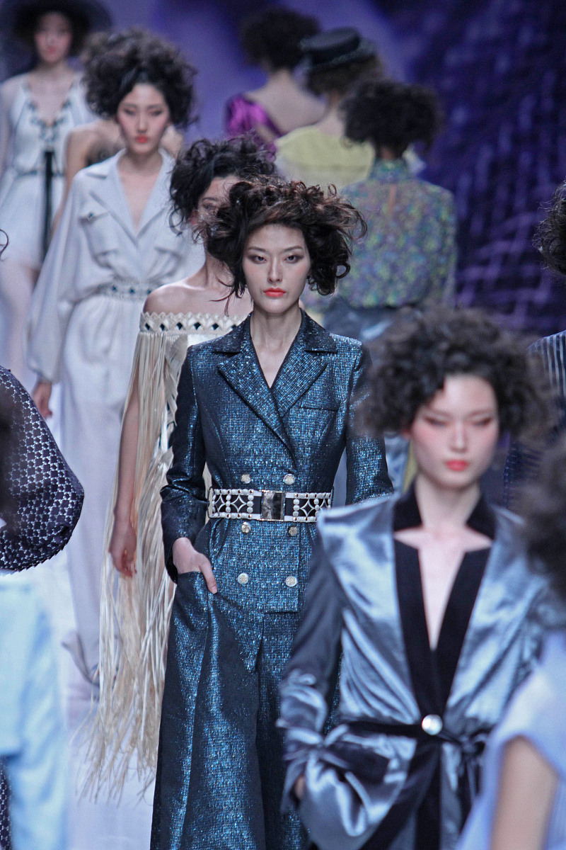 共赴一场新生杨烨头排云看秀中国国际时装周。围绕这篇博文写1条10字左右的评论