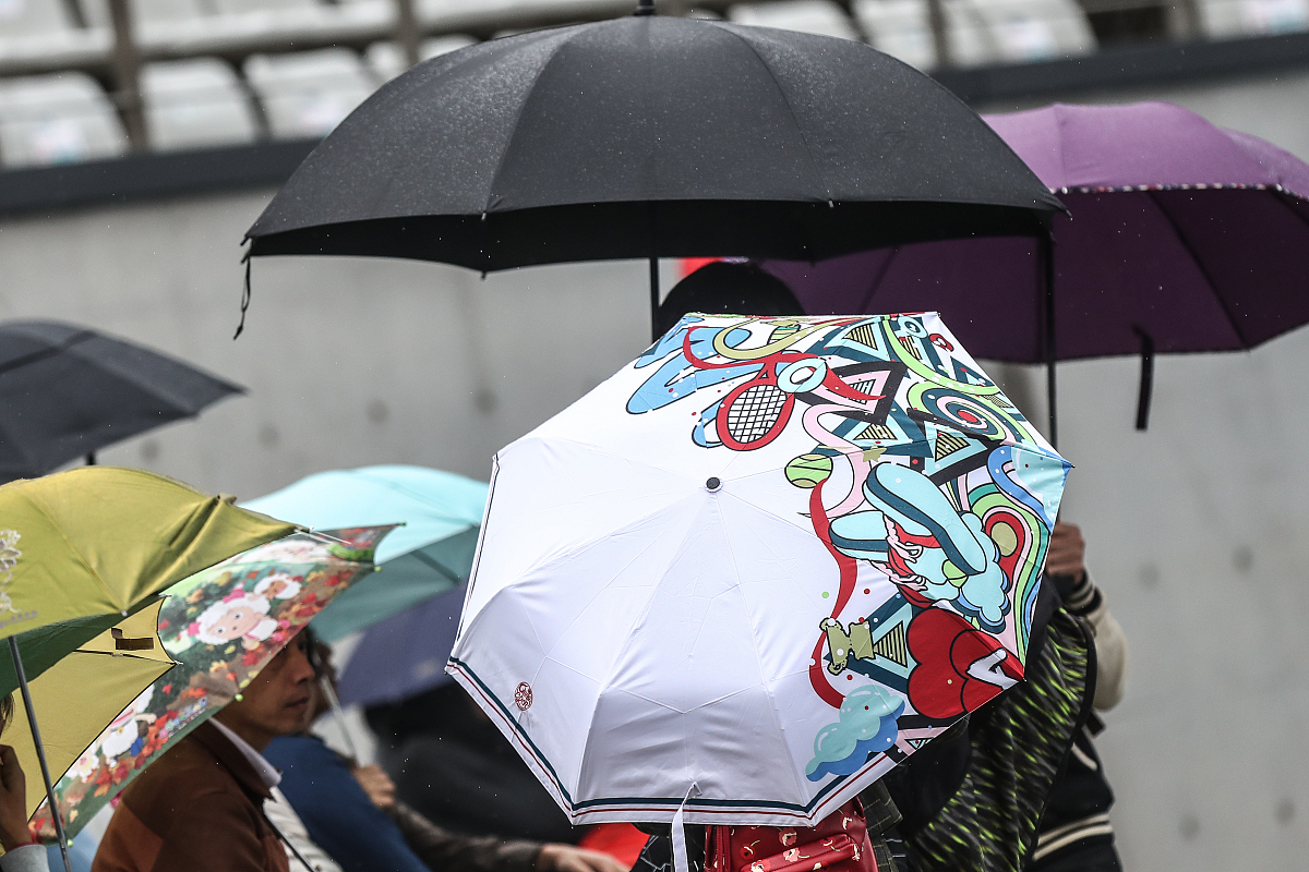 2017年10月2日,北京,2017中国网球公开赛第3日,阴雨绵绵,外场比赛延迟