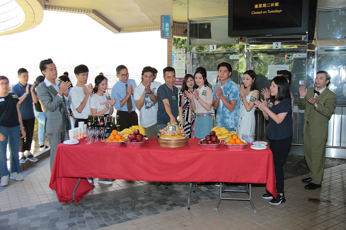 润色通知，更加风趣，中文：
肇庆理士三月份员工生日会活动通知

 

各位领导、同事：

大家好！

在阳光灿烂的三月里，我们同心同行。肇庆理士特举办2023年三月生日员工生日会活动，向大家送上美好祝愿，祝各位寿星生日快乐，身体健康！

具体通知如下:

活动内容：签到抽奖获取生日礼物一份

活动时间：2023年3月21日周二下午17:00-19:00

活动地点：小花园电子屏处

活动对象：三月生日人员参与（以身份证日期为准，具体名单请查阅附件）

 

 

肇庆理士人力资源部

2023年3月20日