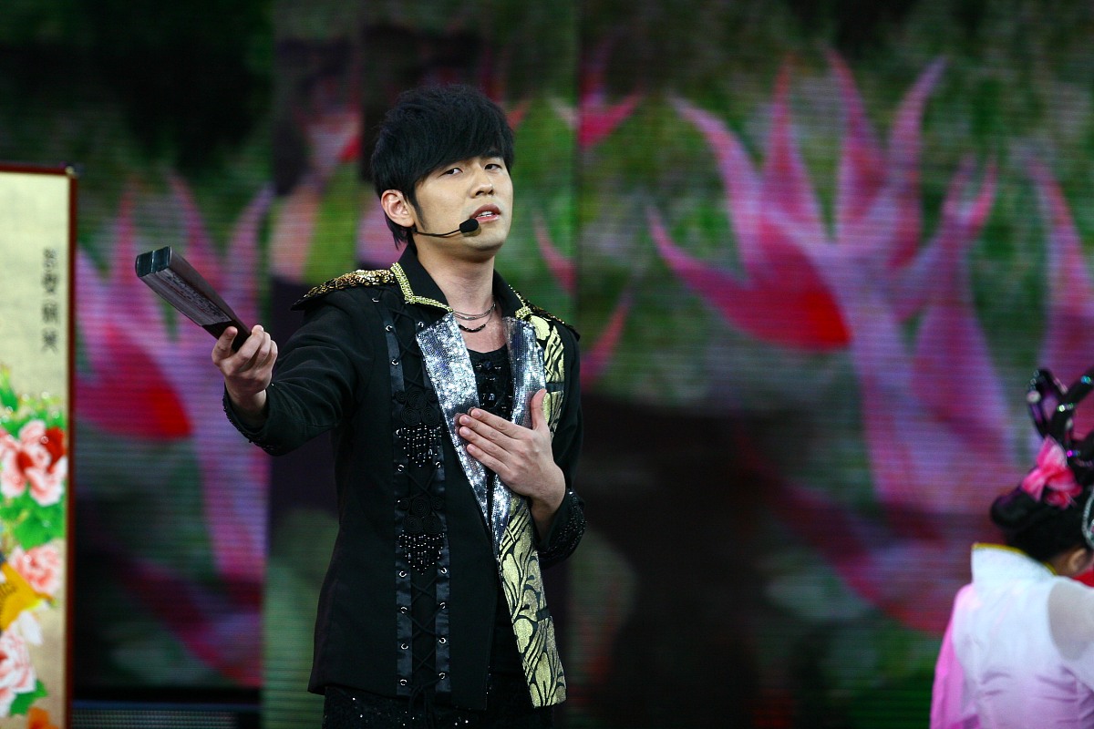 周杰林歌曲《听妈妈的话》完整版歌词。歌曲听妈妈的话完整版歌词