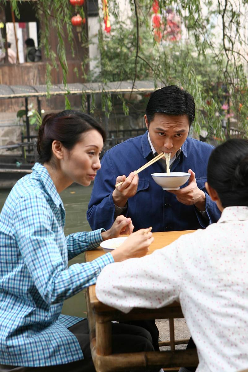2006年9月26日,浙江,根据苏童同名小说改编的电视剧《红粉》近日正在