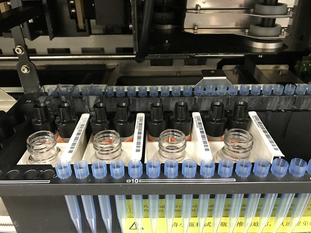 用西门子的STEP 7-MicroWIN SMART编程语言编写一个传送带的程序