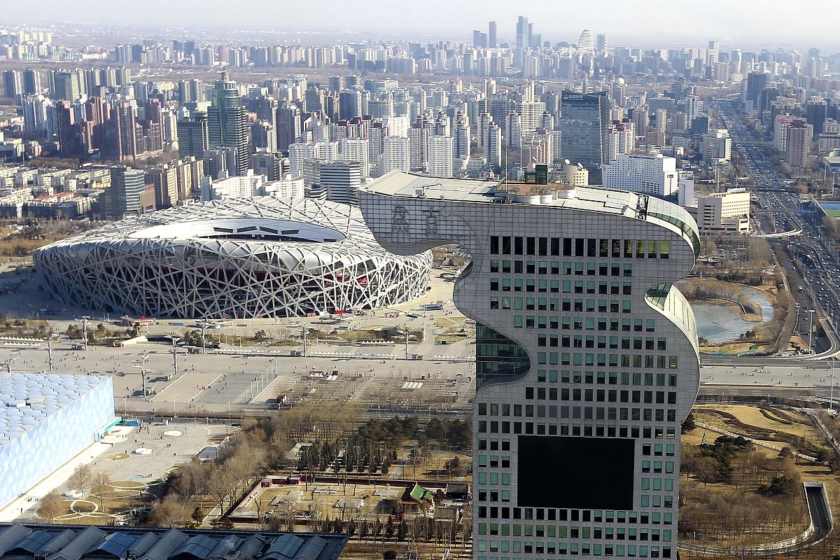请分别从以下3点切入写一篇三千字左右的论文：1北洋航线常态化的利益攸关方；2北洋航线常态化的利益协调机制；3工程师在北极航线常态化中的伦理责任与规范