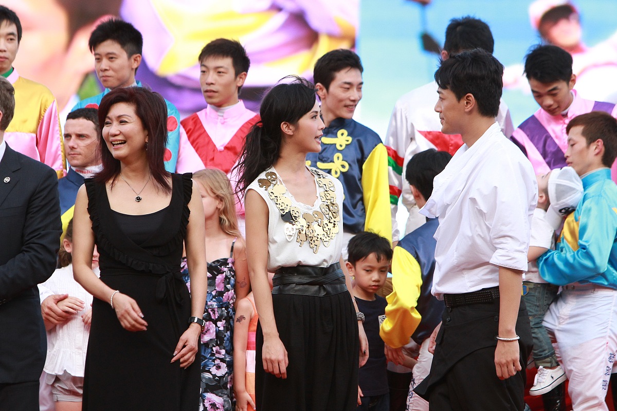 2010年7月11日,香港,《翡翠明珠群星耀马场》.***_***蔡卓妍  林峰+++