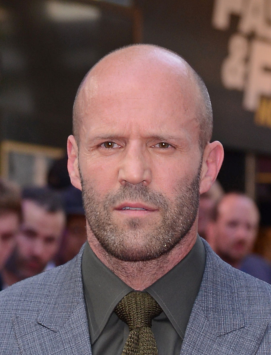 速度与激情9特别行动手游：驾驶豪华跑车，体验极速快感