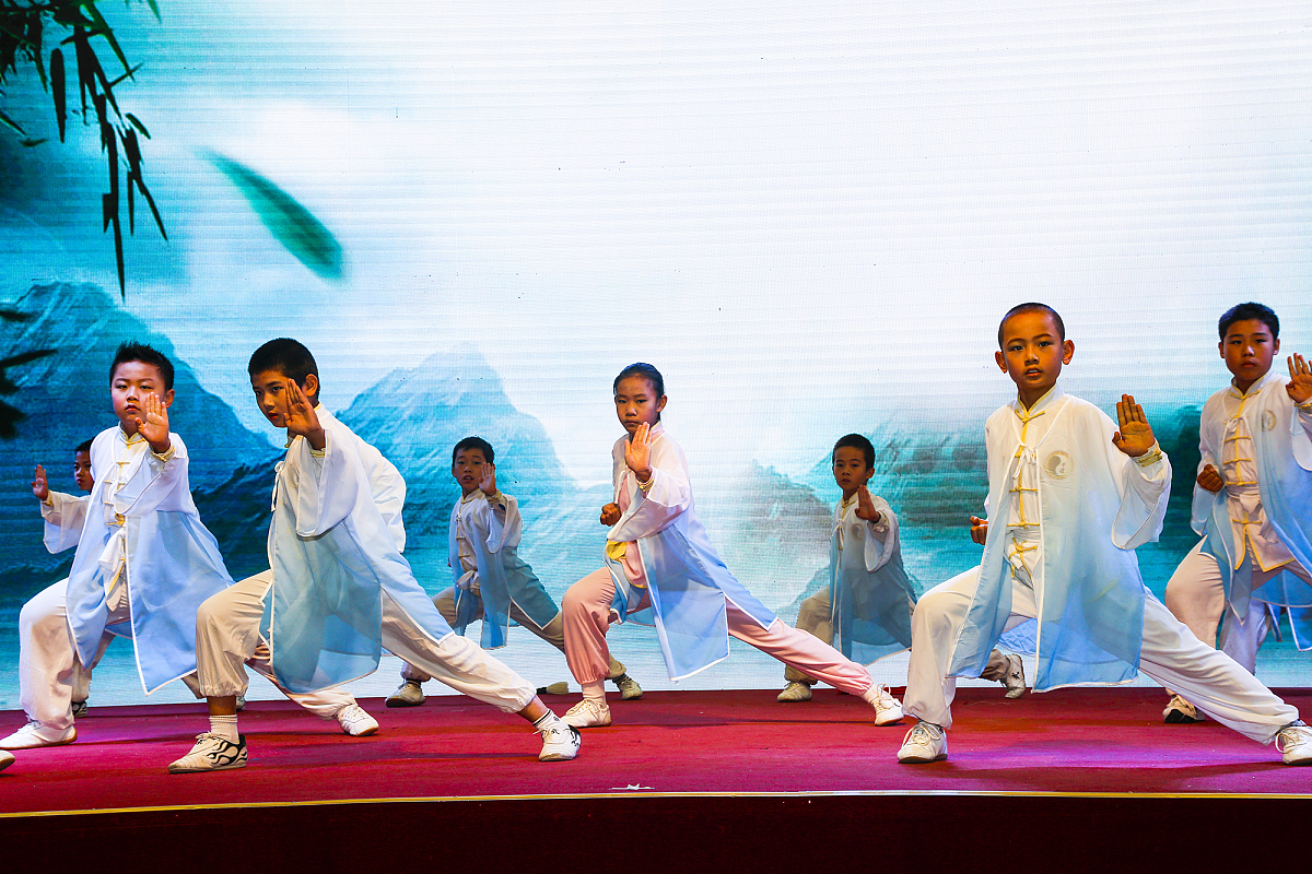 江城县地铁学校：特色主题，培养未来人才