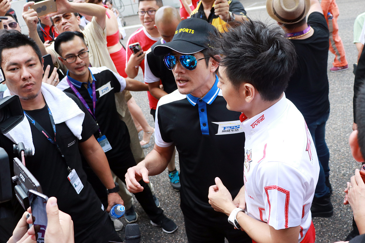 请将这段话改写通过调整语序增减字数替换同义词等方式避免与原文出现连续8个字相同的句子使这段话更加具有逻辑符合论文的规范。企业想要充分发挥出员工晋升的激励作用应该制定科学合理的员工晋升制度明确员工晋升的途径和步骤确立晋升过程中的具体考评标准以及晋升通过后的考核评价等等。