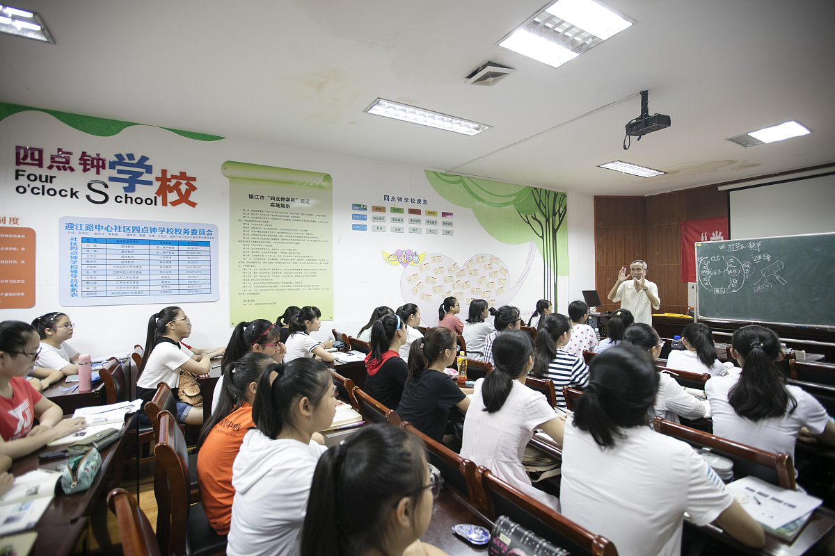 即将退休小学教师向党组织思想汇报：优点、不足及案例分析