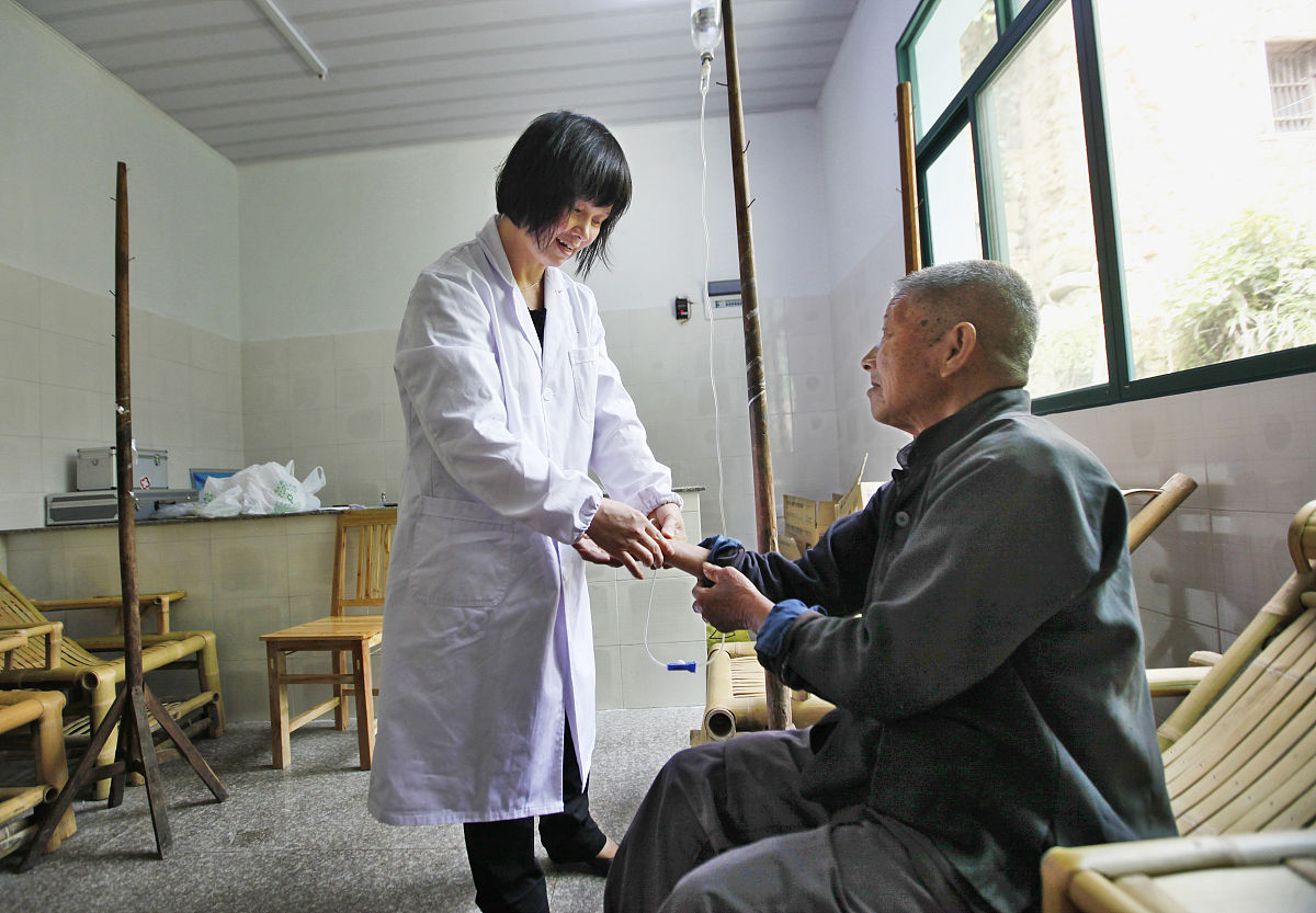 鼻饲老人的比例和人口数量是多少帮我用200字详细描述