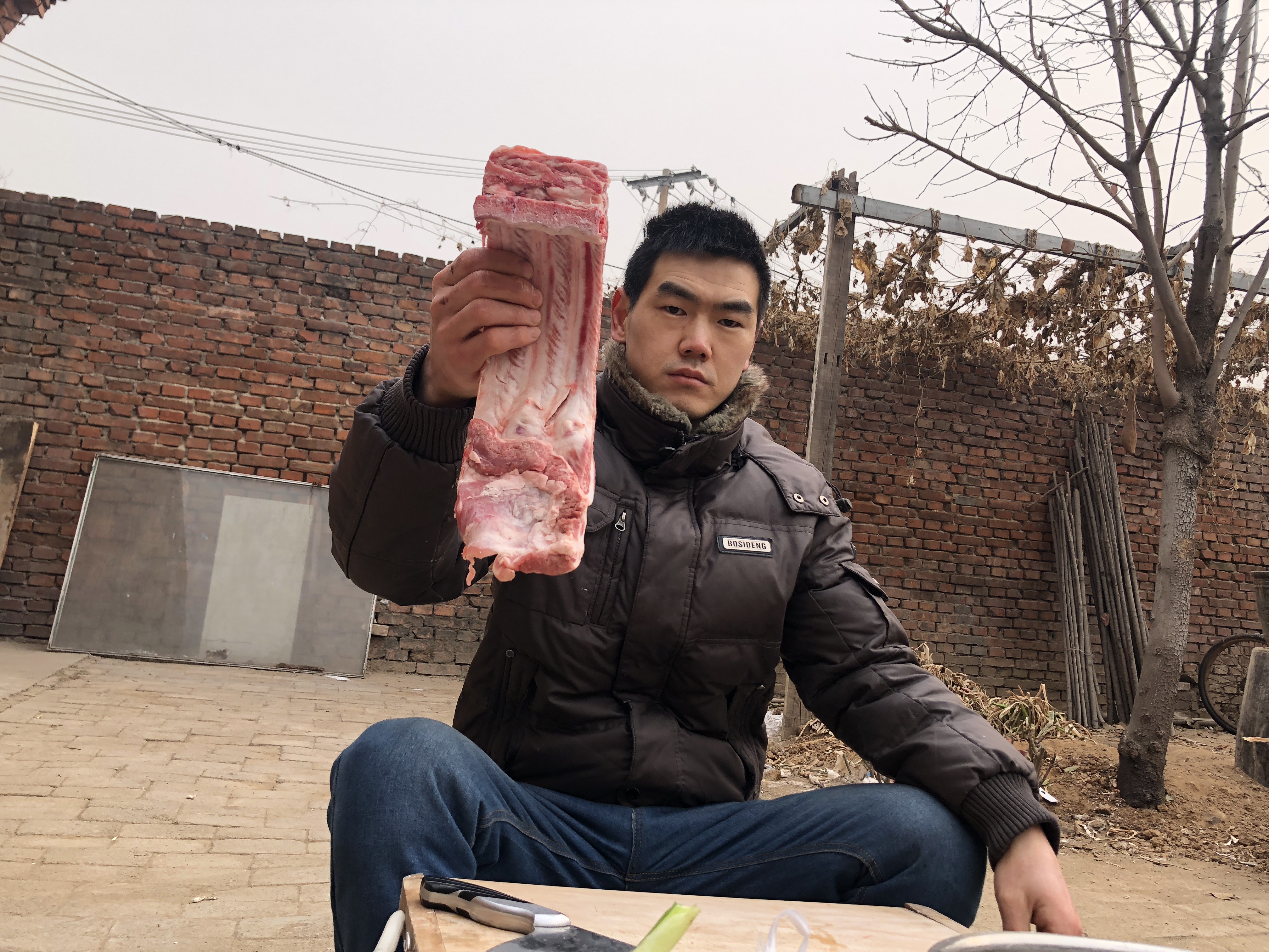 3根排骨花了23块钱,做个排骨炖土豆,就着酸菜吃真下饭啊