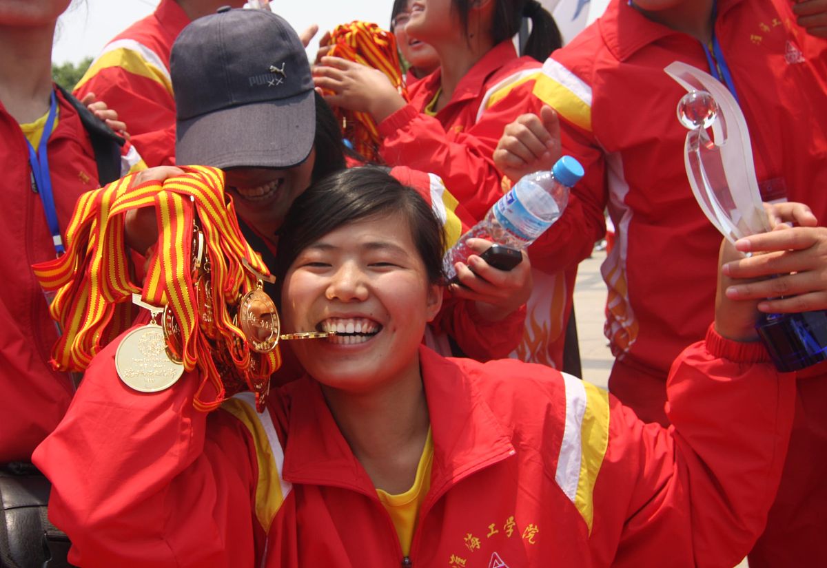 中国龙舟队横扫亚运会！34岁老将陈芳佳圆梦金牌！