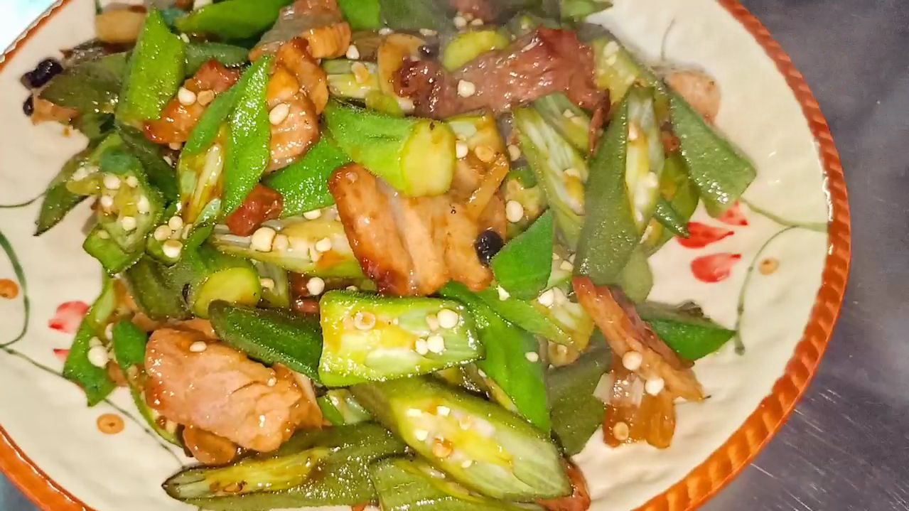 广东精美小炒“秋葵炒五花肉”