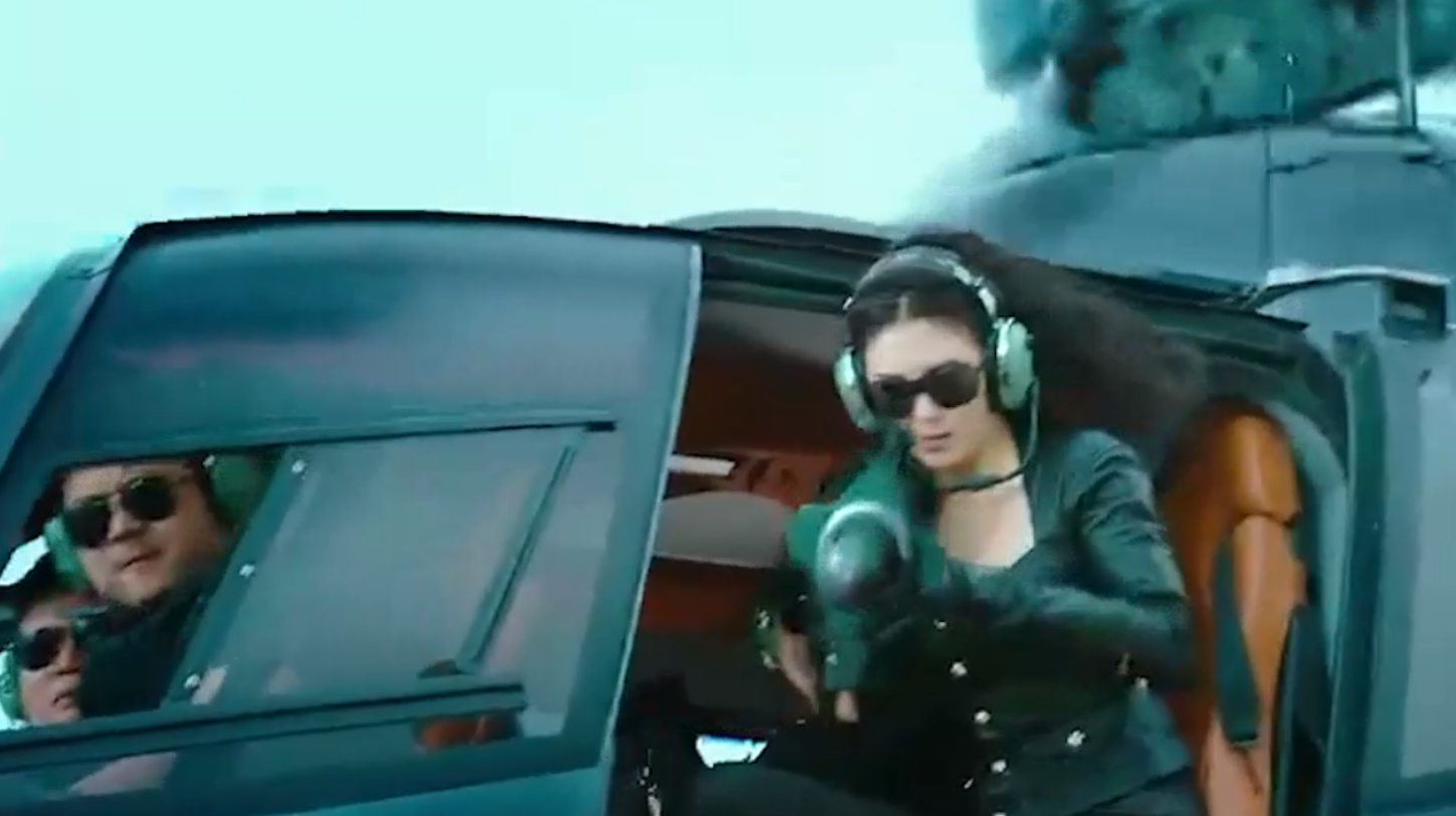 美人鱼:张雨绮霸气登场,肩抗火箭筒猎杀美人鱼,真是太疯狂了