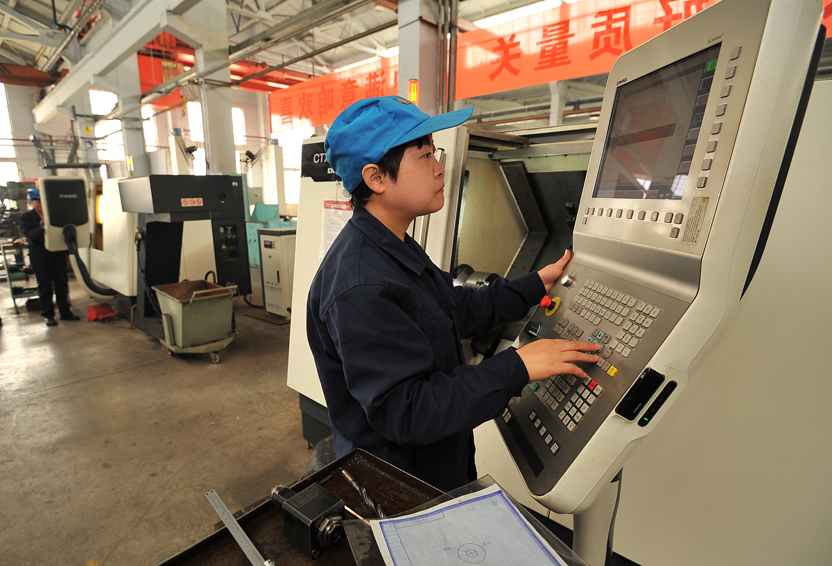 成都铁路机电工程学校实训设备完善吗？