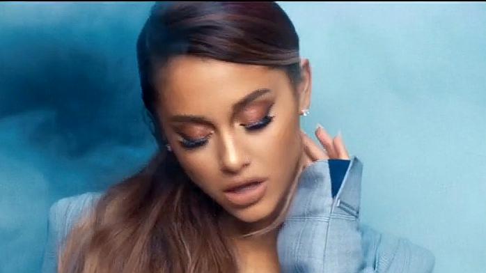 [图]Ariana Grande仙气满满,《Breathin》MV画面太美了